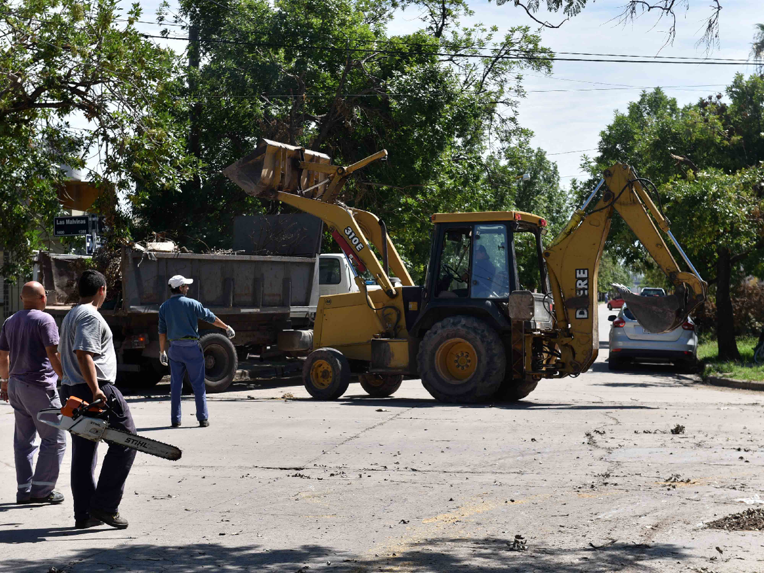 Continúa la recolección de ramas y troncos producto del fuerte temporal 