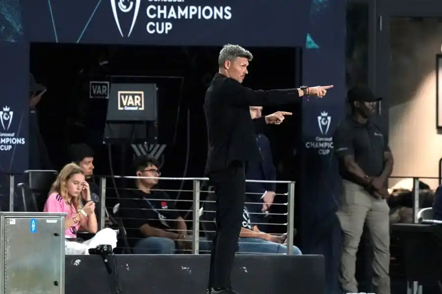 El DT de Rayados de Monterrey rompió el silencio y se refirió a la fuerte discusión que tuvo con Lionel Messi