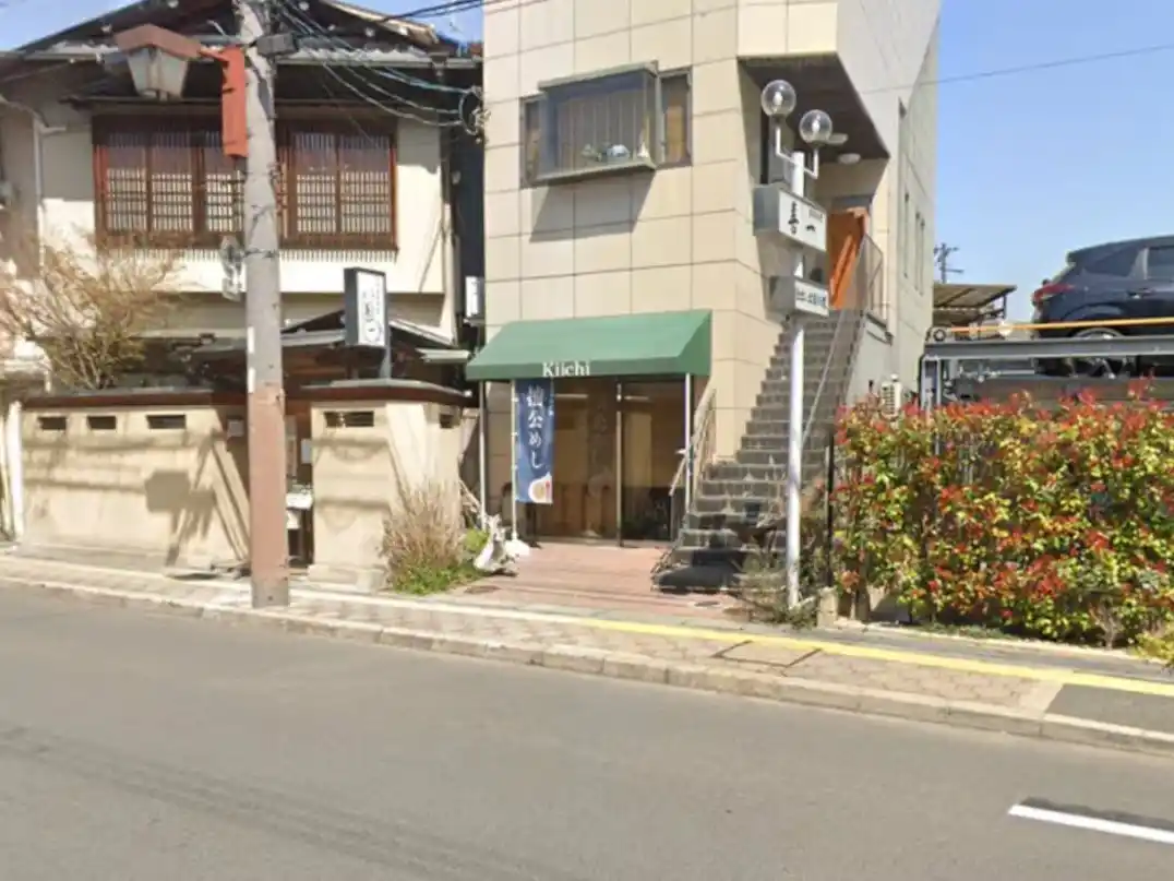 La familia Kitano no cumplió con las normas básica de seguridad e higiene y provocó la internación de varios de sus clientes.