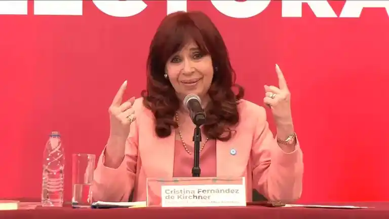 El Gobierno denunció a Cristina Kirchner por cobrar el plus de vivir en zona austral mientras residía en CABA