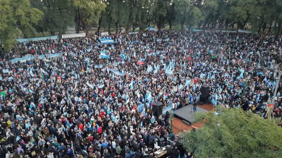 Día de la Independencia: El peronismo se reúne en Parque Lezama convocado por Cristina