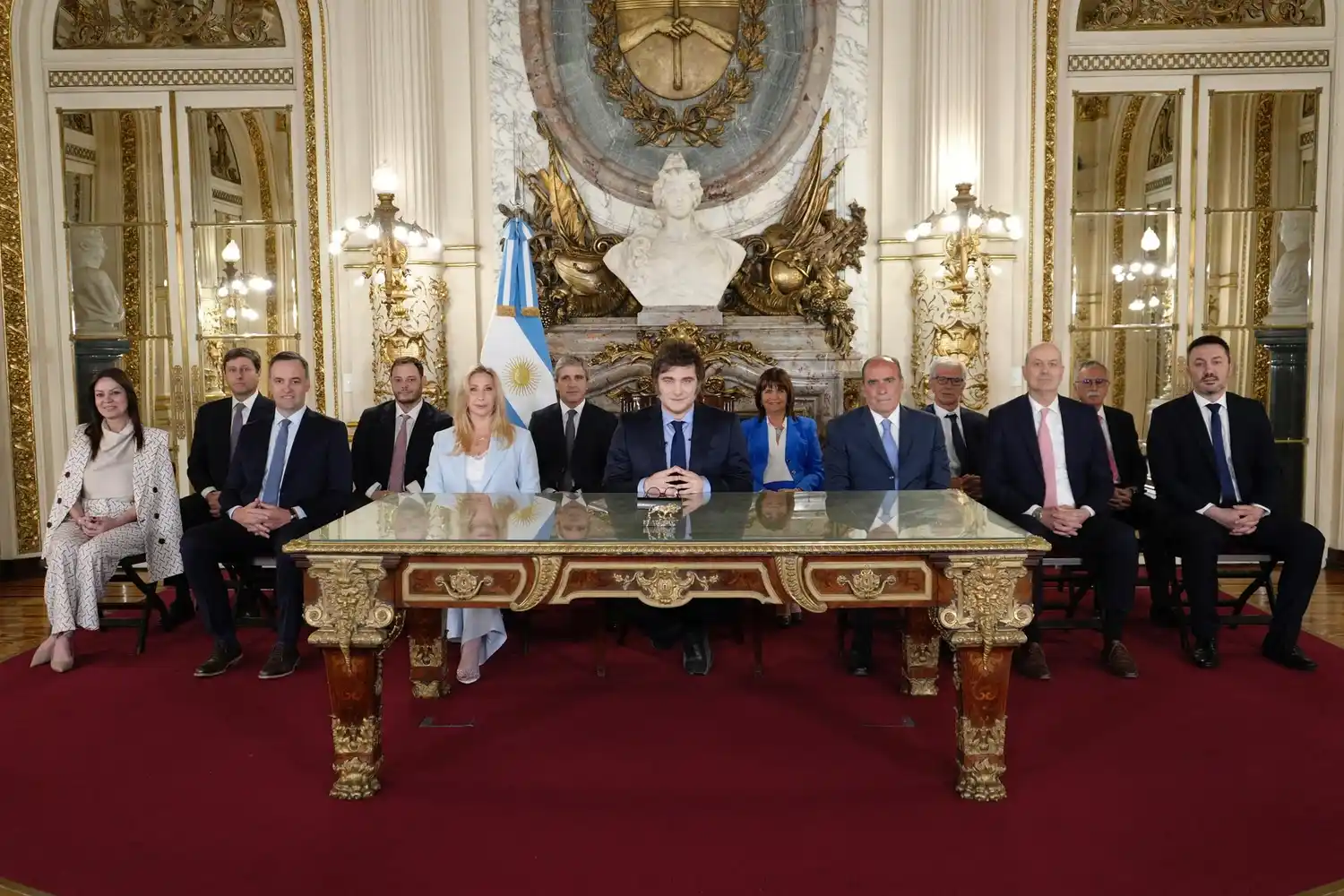 Milei enumeró logros y anunció reforma impositiva, fin del cepo, bimonetarismo, libre comercio con EE.UU. y “motosierra profunda”