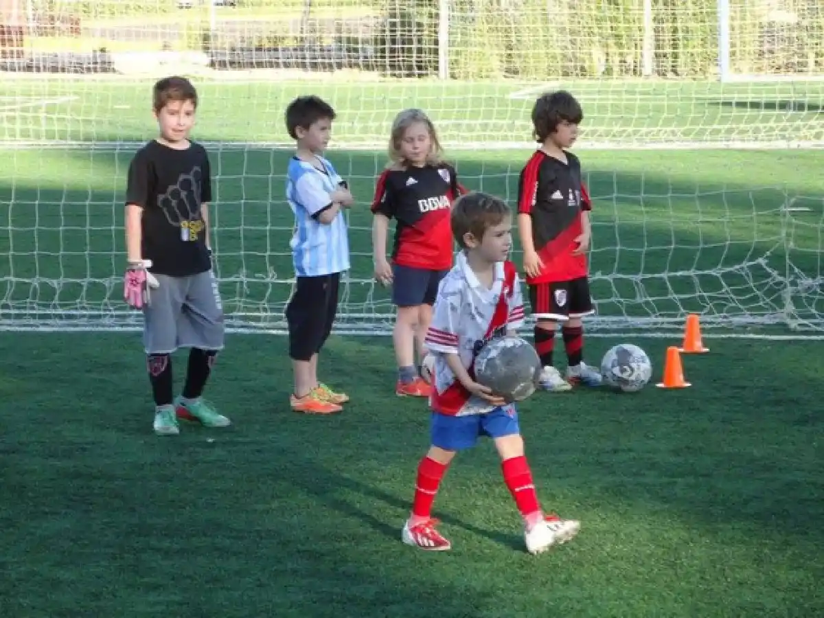 Escuelita de fútbol de Antártida