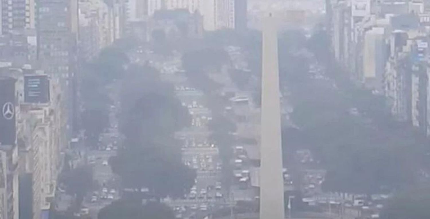 Grandes incendios en el país llenan de humo a Buenos Aires