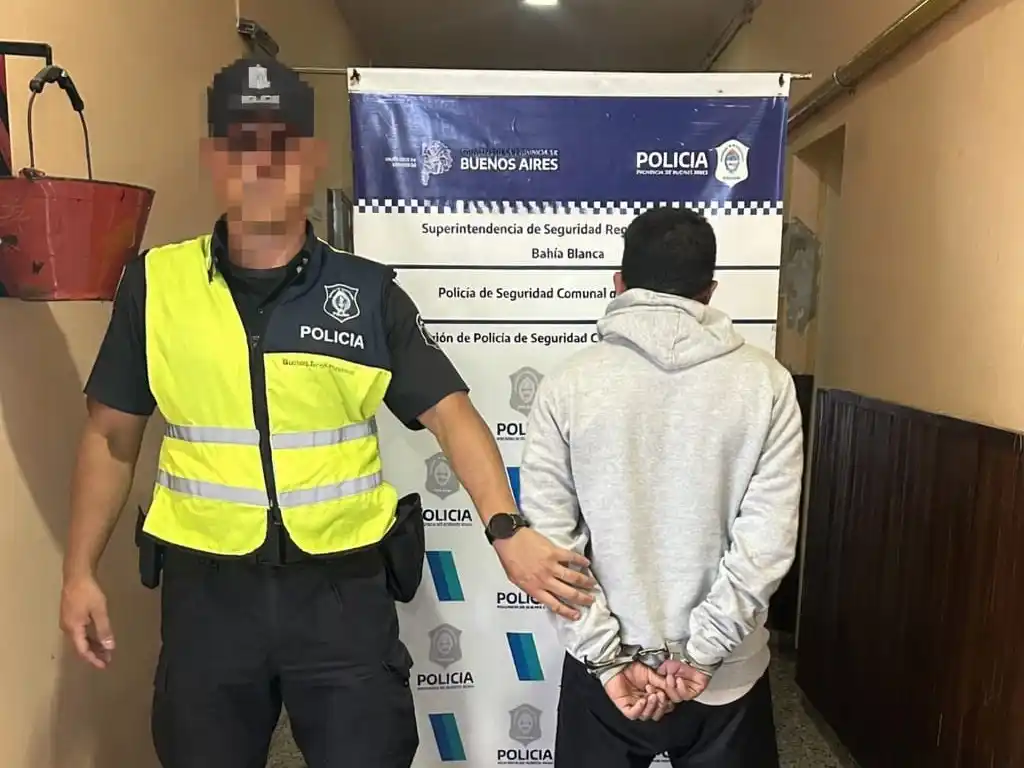 Detenido. Cristian Elías Maglione al ser ingresado a la sede policlal