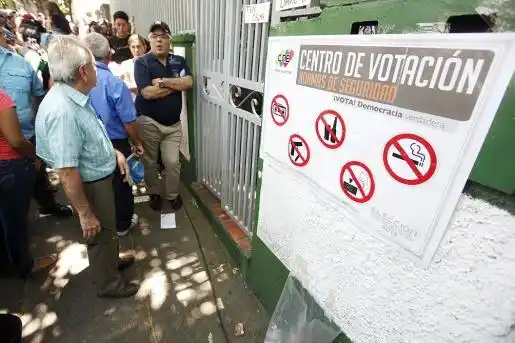 Venezuela votó y espera los resultados para definir al sucesor de Chávez