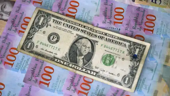 INDEXAR LOS SALARIOS NO ES DOLARIZAR, pero ayuda: de qué se trata y cómo se come