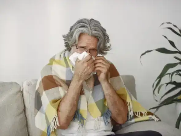 Los mayores de 65 años son uno de los grupos más vulnerables frente a las bajas temperaturas.