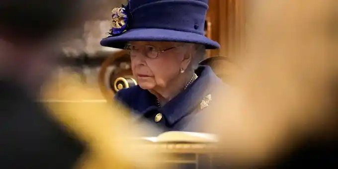 La reina Isabel II suspende actividades por problemas de salud