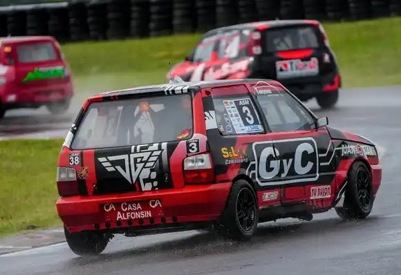 Juanchi Gárriz se retrasó por problemas mecánicos pero finalizó sexto en el inicio de la temporada 2025