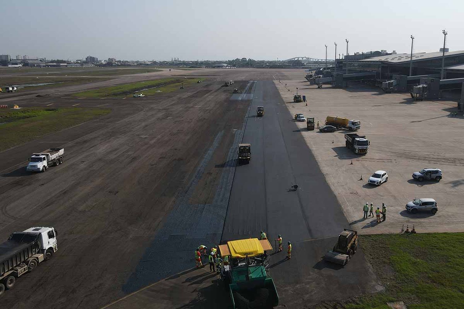 Avanzan con el proyecto de rehabilitación de la pista del aeropuerto de Porto Alegre