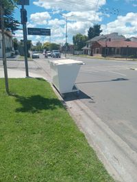Sin resolver el problema de fondo, el Municipio coloca contenedores en la ciudad para dejar residuos