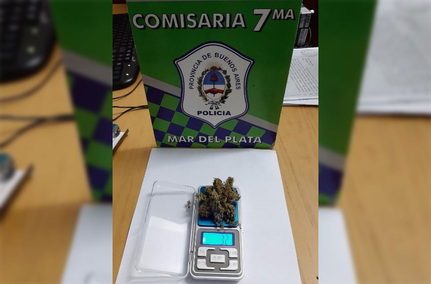 Recreo de cuarentena: salió a dar una vuelta en auto con 3 gramos de marihuana