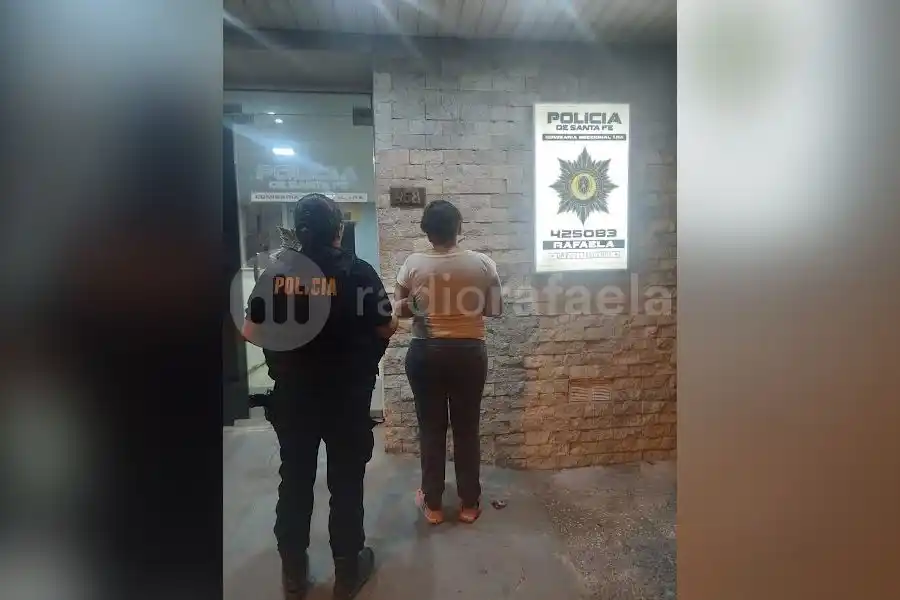 En total estado de descontrol, amenazó e intentó agredir a su mamá destrozando la casa