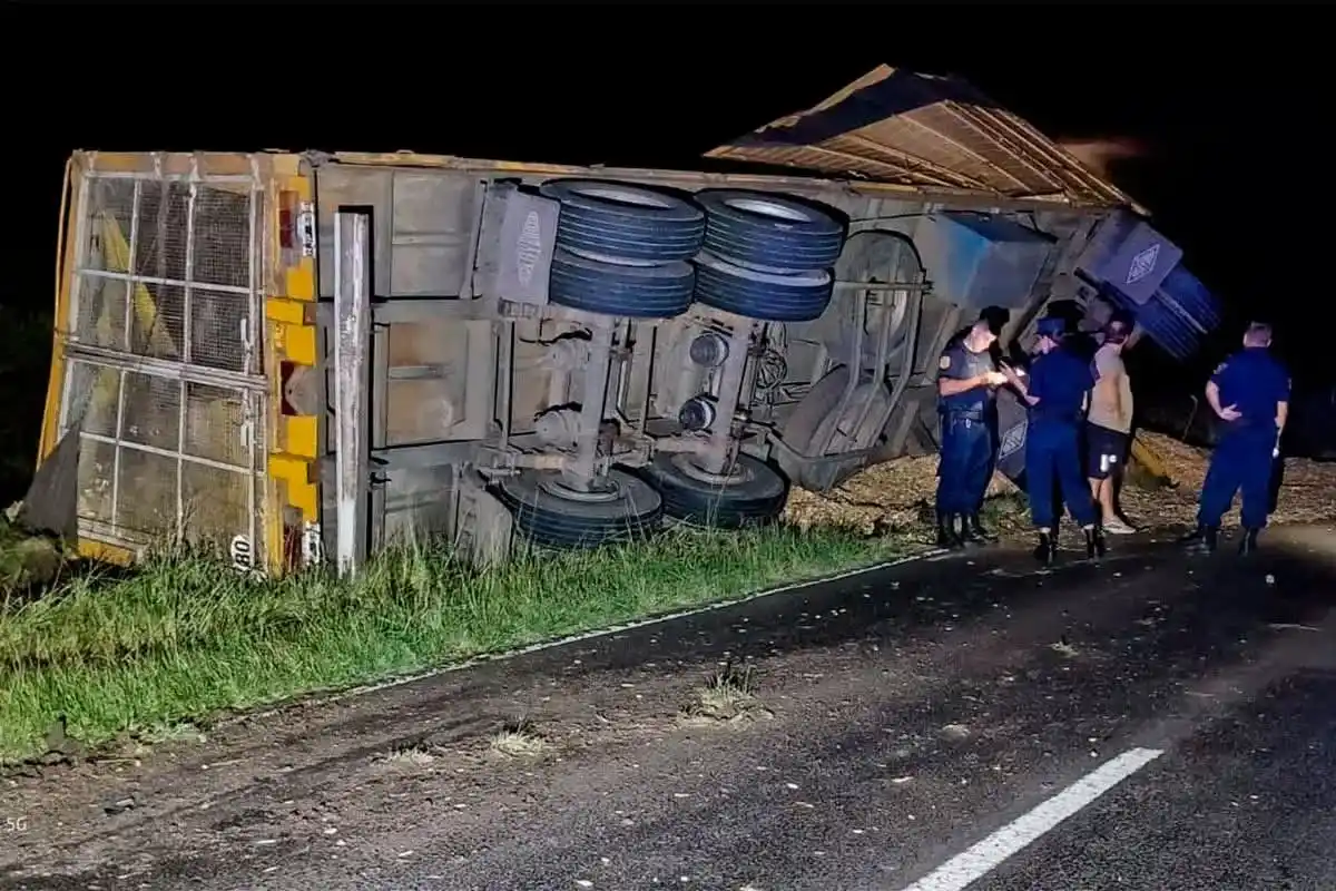 Chocó contra un camión, se bajó a hablar con el camionero, hizo 500 metros y se disparó en la cabeza