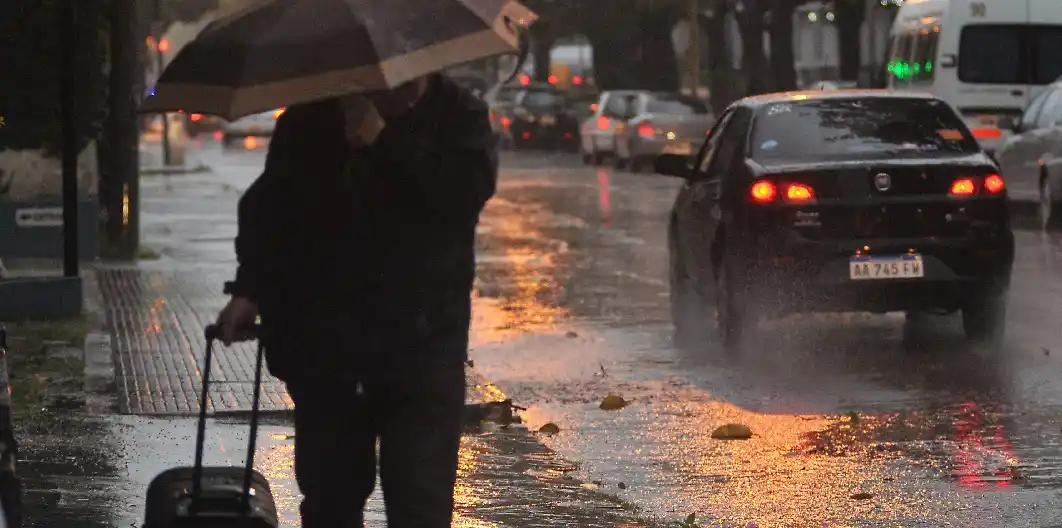 Rige un alerta por tormentas fuertes