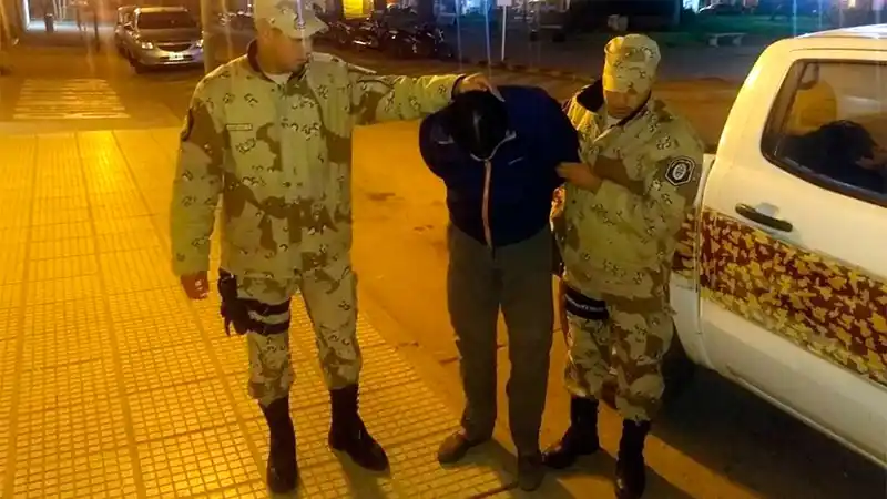 Ingresó a una casa y quiso violar a una mujer: la salvaron los vecinos