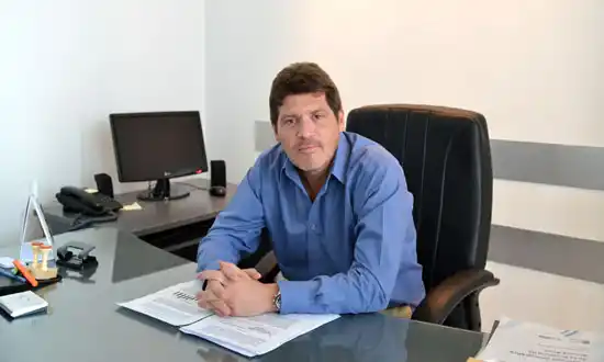 Buscan prohibir que funcionarios públicos nombren a parientes 