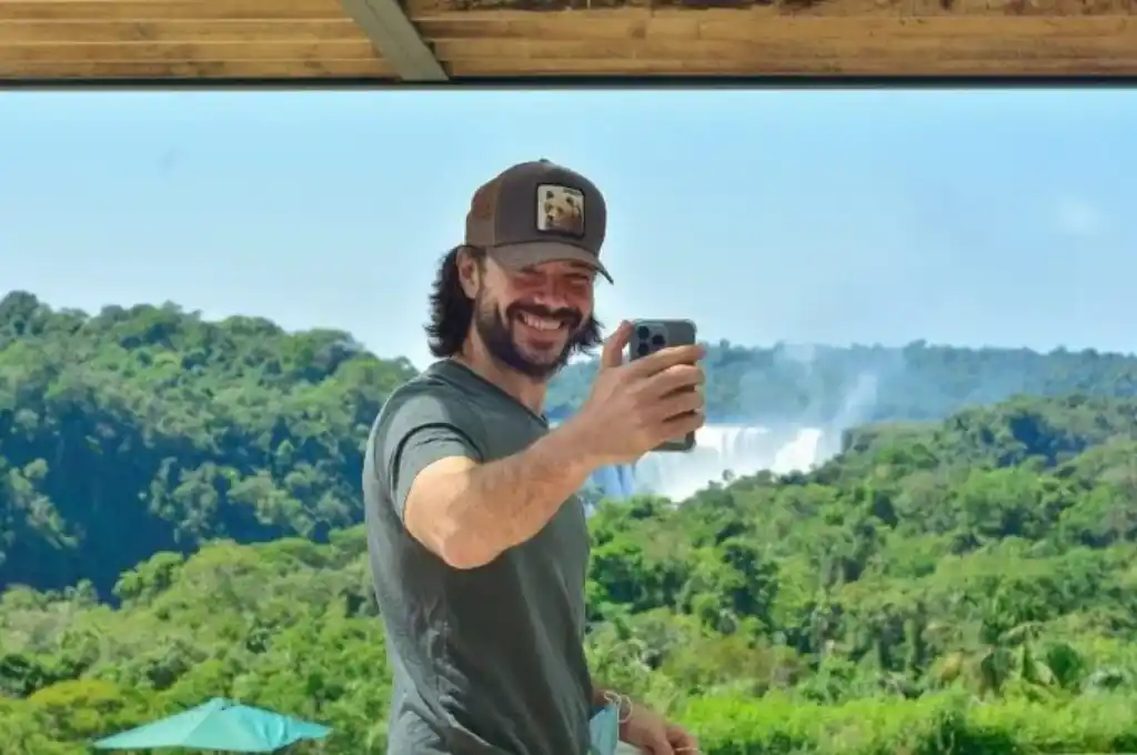 “El Profesor” de la Casa de Papel visitó las Cataratas del Iguazú