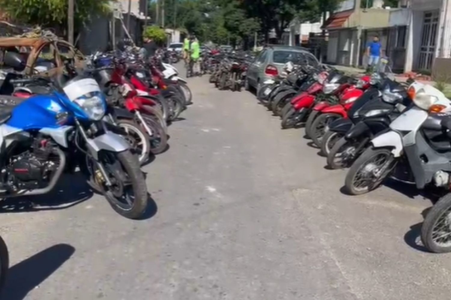 Retiran decenas de autos y motos de la Comisaría 12ª de zona noroeste