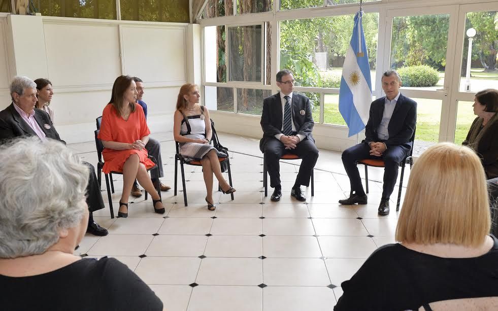 Vidal y Macri con familiares de víctimas de violencia de género 