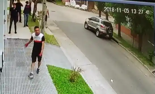 La cámara de un vecino captó el momento de la dramática entradera
