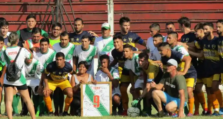 El emotivo homenaje de los jugadores de Banfield a Toni Balladares, el joven futbolista asesinado en diciembre