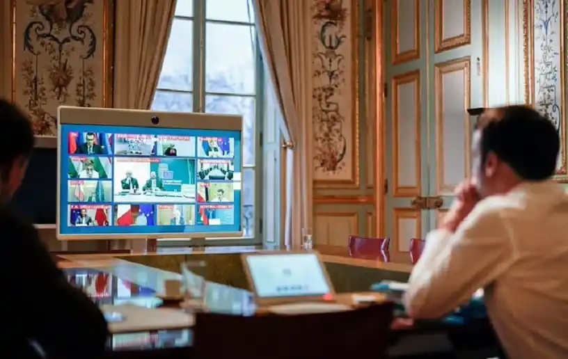 Francia: Macron asegura que “estamos en guerra”