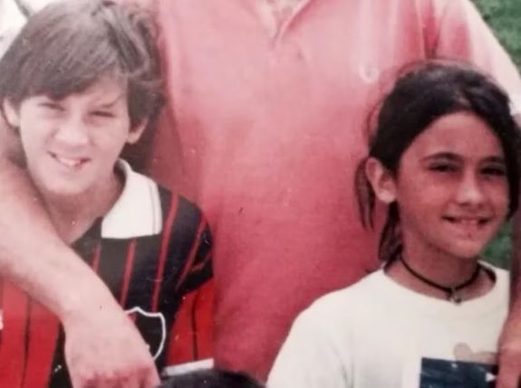 Jugó con Messi en Newell’s y fue testigo del inicio de su historia de amor con Antonela: “Ya había...”