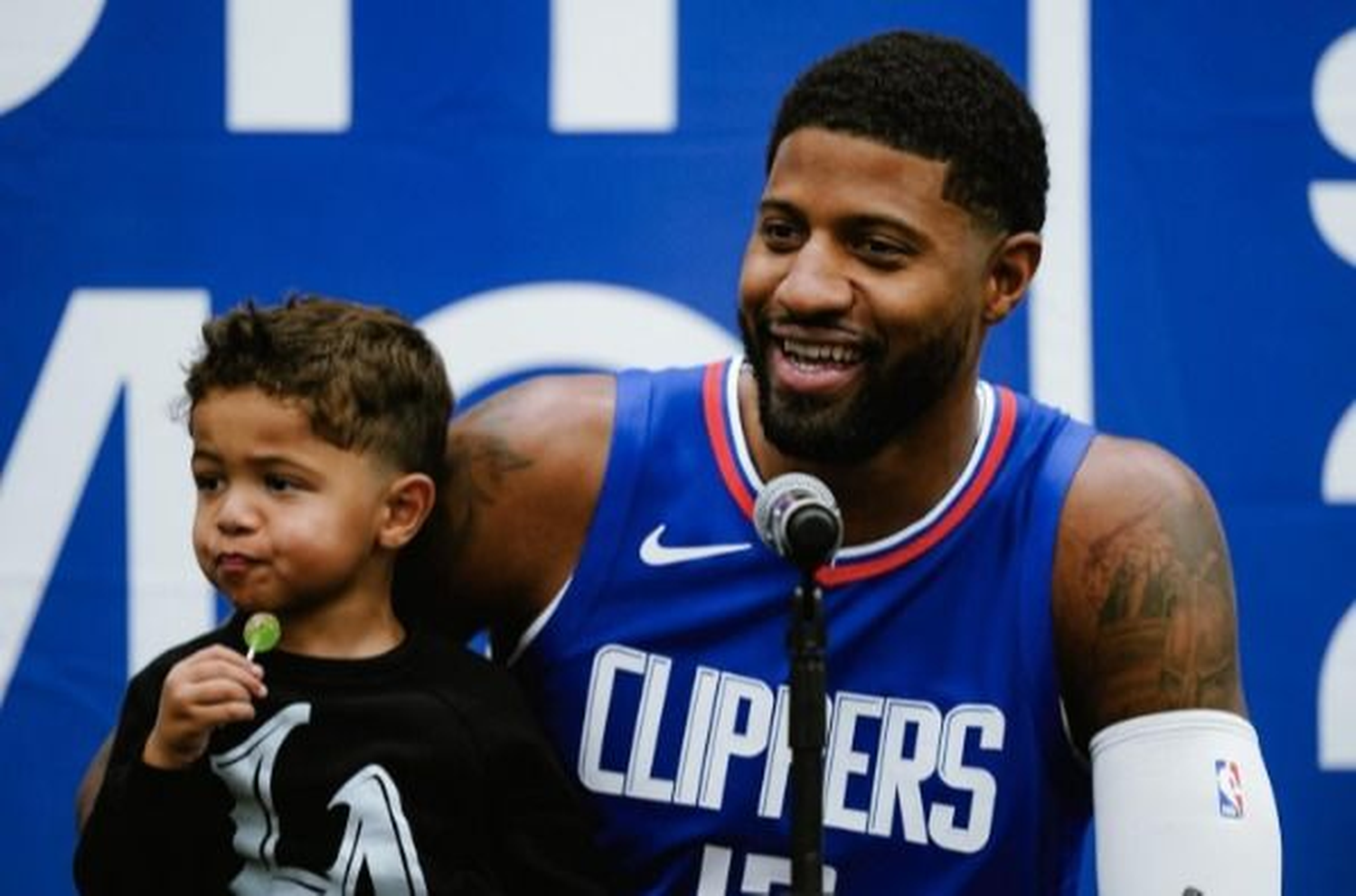 Paul George, duro con Devin Booker: “Era mi hermanito, pero…”