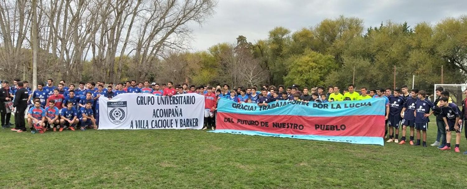 Homenaje a los trabajadores de Loma Negra en el partido ante Grupo Universitario