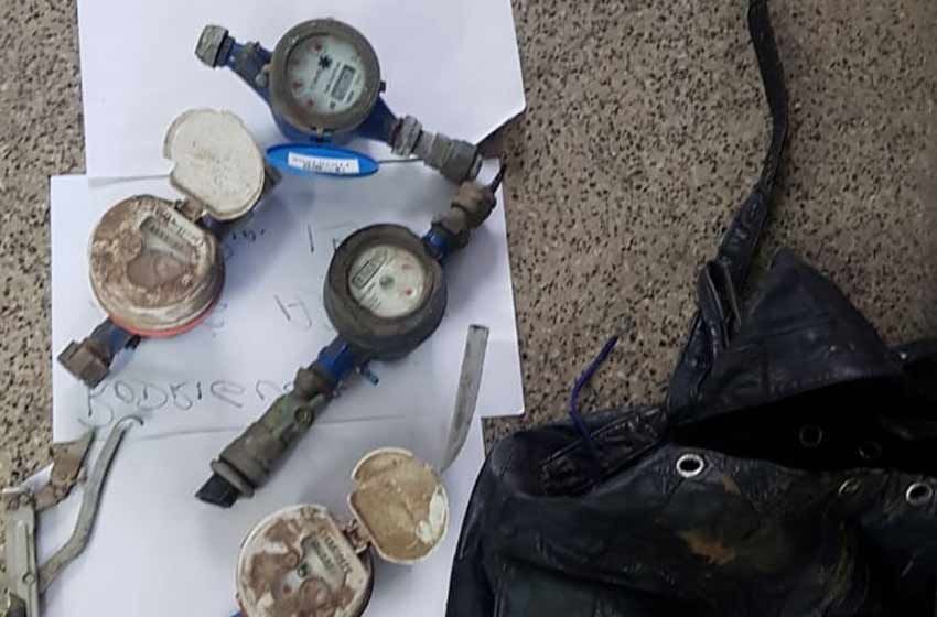 Zona oeste: robaron 7 medidores de agua y dejaron a vecinos sin el servicio