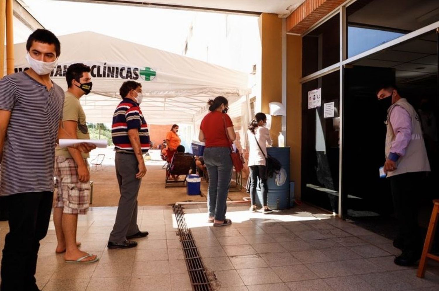 Paraguay está al borde del colapso hospitalario