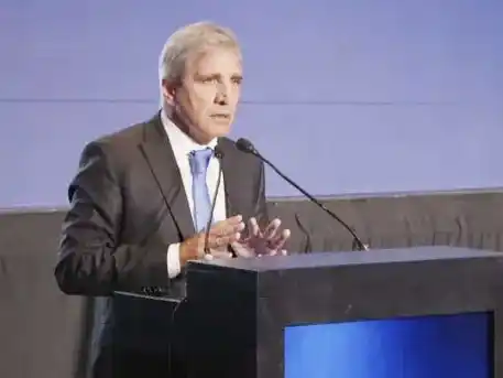 El ministro de Economía expuso en el Foro de Inversiones y Negocios de Mendoza y pidió “confianza”
