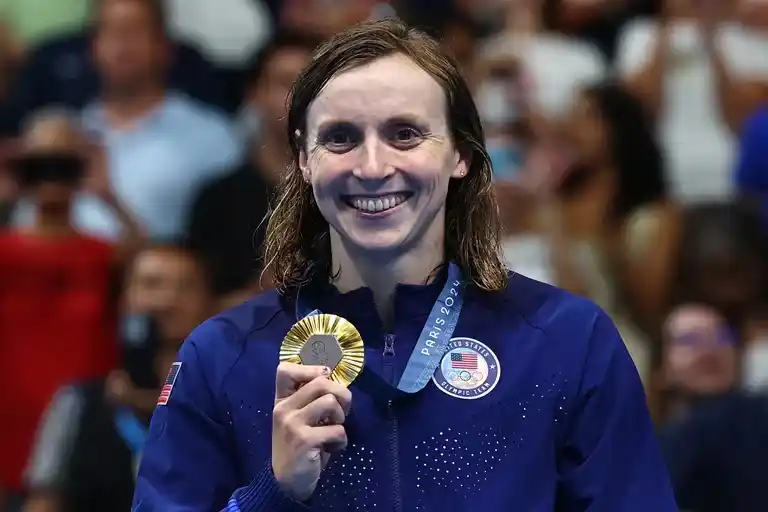 Katie Ledecky hizo historia en París 2024: ganó su novena medalla de oro y se convirtió en la deportista con más títulos en Juegos Olímpicos