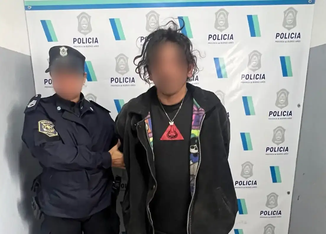 Al arribar a la intersección de Nápoles y Luis Agote, el personal policial constató que un grupo de residentes agredía físicamente a dos sujetos.