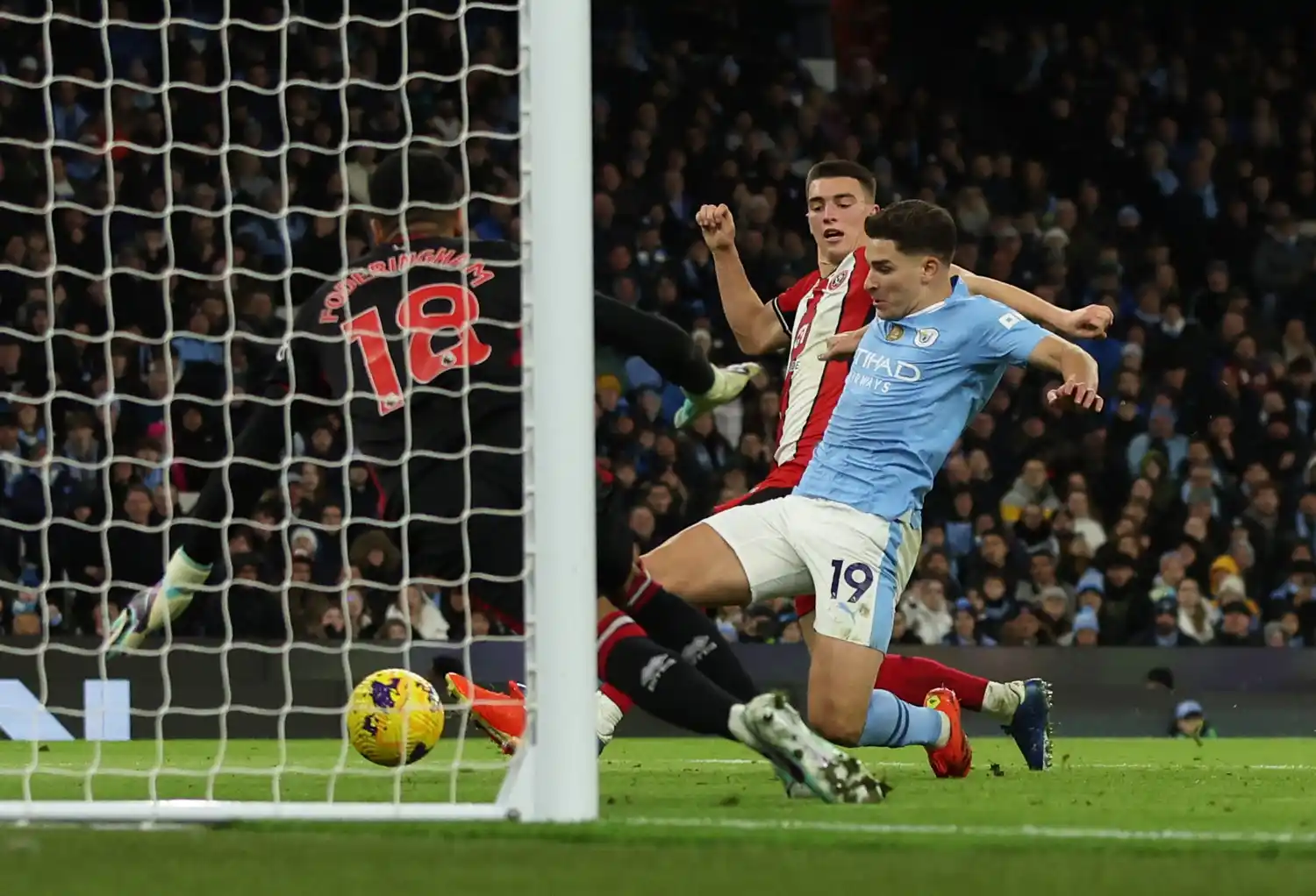 Gol de Álvarez, una costumbre en Manchester City.
