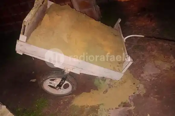 ¿Qué hacían durante la noche llevando un carro lleno de arena?