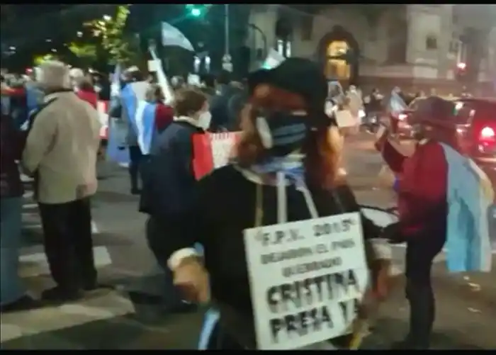Cacerolazo en Congreso contra la reforma K