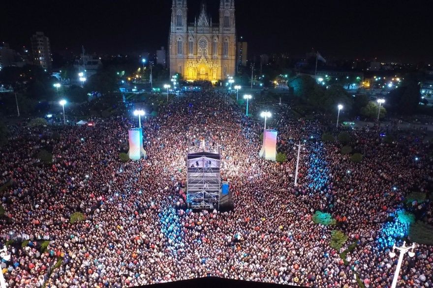 Más de 100 mil platenses celebraron el 135º aniversario de la ciudad a puro Rock nacional