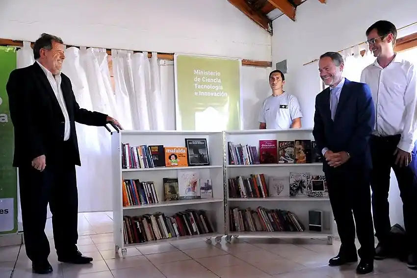 Ferrari y Elustondo entregaron certificados de capacitación literaria a presos