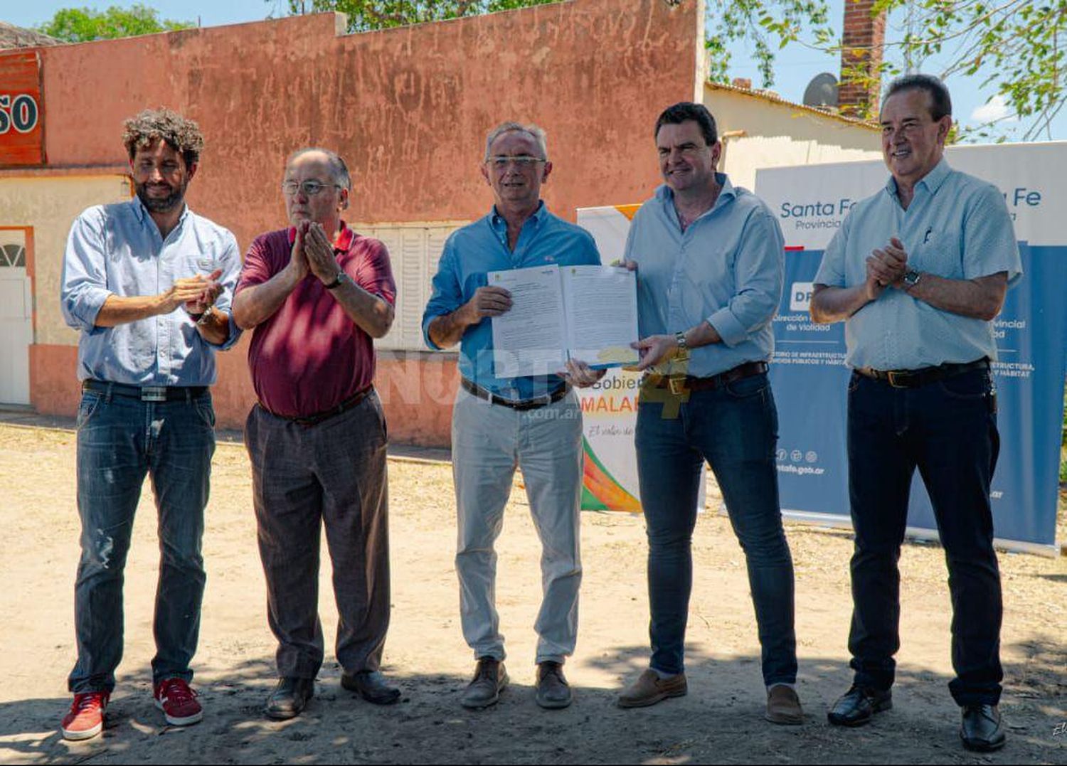 Se firmó el convenio para la obra de enripiado que unirá Malabrigo y Los Laureles