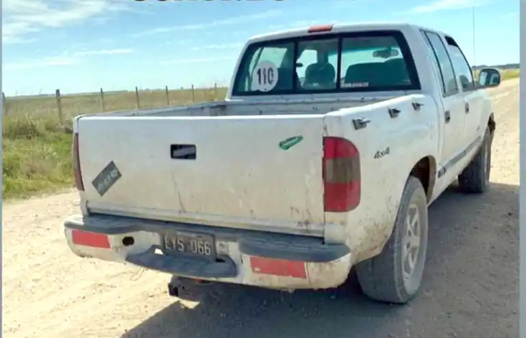 Buscan. La camioneta Chevrolet S-10, sustraída en la madrugada de ayer