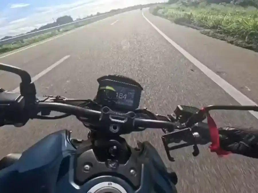 Momento previo a sufrir el impacto.