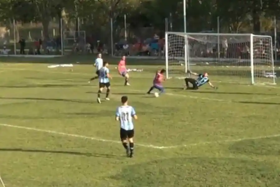VIDEO | Mirá el penal insólito que cobraron en un partido de la Liga Rafaelina de Fútbol