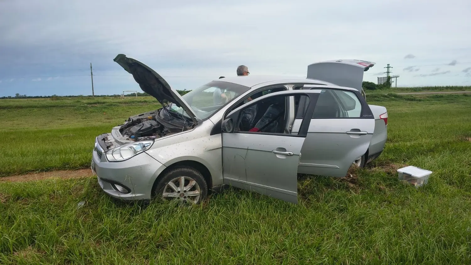 Un automóvil despistó en la Ruta Provincial 23 y terminó en la cuneta
