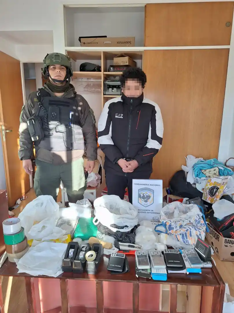 Gendarmería detuvo a un piloto peruano por tráfico aéreo de cocaína tras hallar 358 kg en Ibicuy. Secuestraron drogas, dinero y oro. - 2