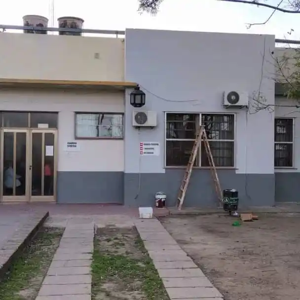 Renovación de la pintura del frente del Hospital San Francisco de Asís