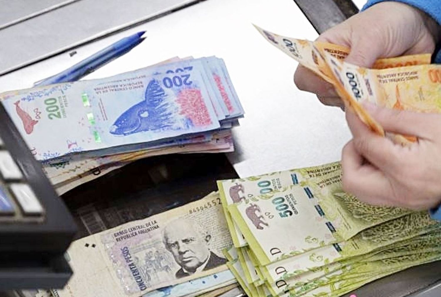 Comienza a regir la nueva tasa de interés de 75% para los plazos fijos en pesos: Cuánto deja una inversión a 30 días