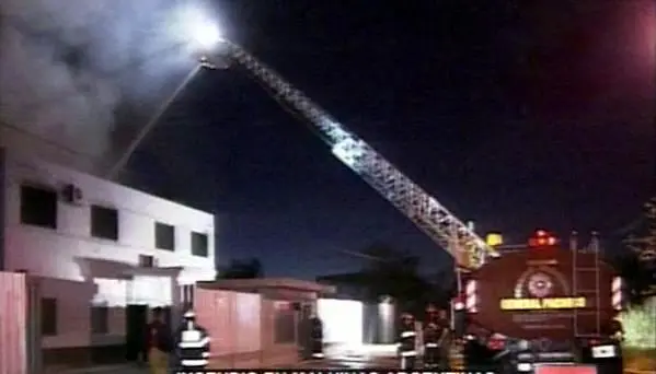 Incendio en fábrica de químicos en Tortuguitas